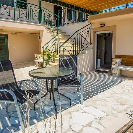 Jlo Villa